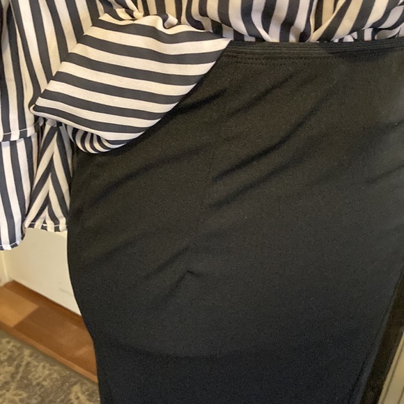 Sheins bell shaped ruffled bottom skirt size S - Picture 3 of 8